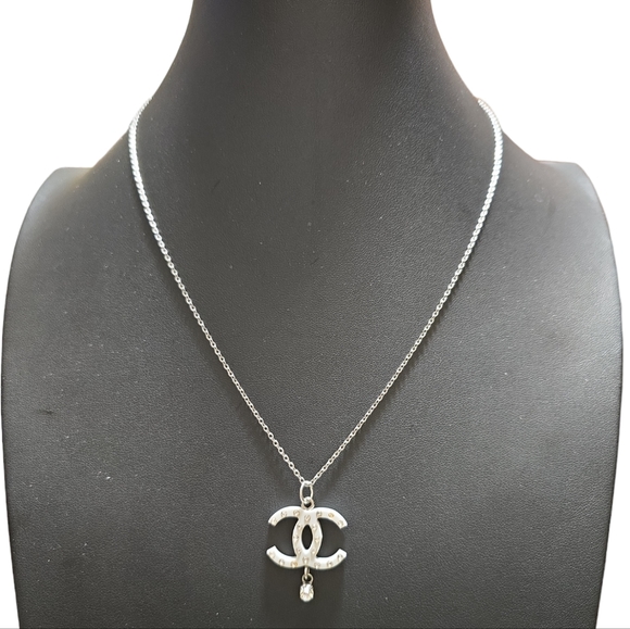 Vintage Logo โC White Acrylic w Crystal Charmed Stainless Steel Necklace 12 - Picture 1 of 3